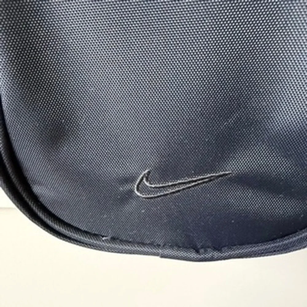 Nike Sportswear Commute Crossbody Bag (1L) Black Orange Small Messenger Sling
